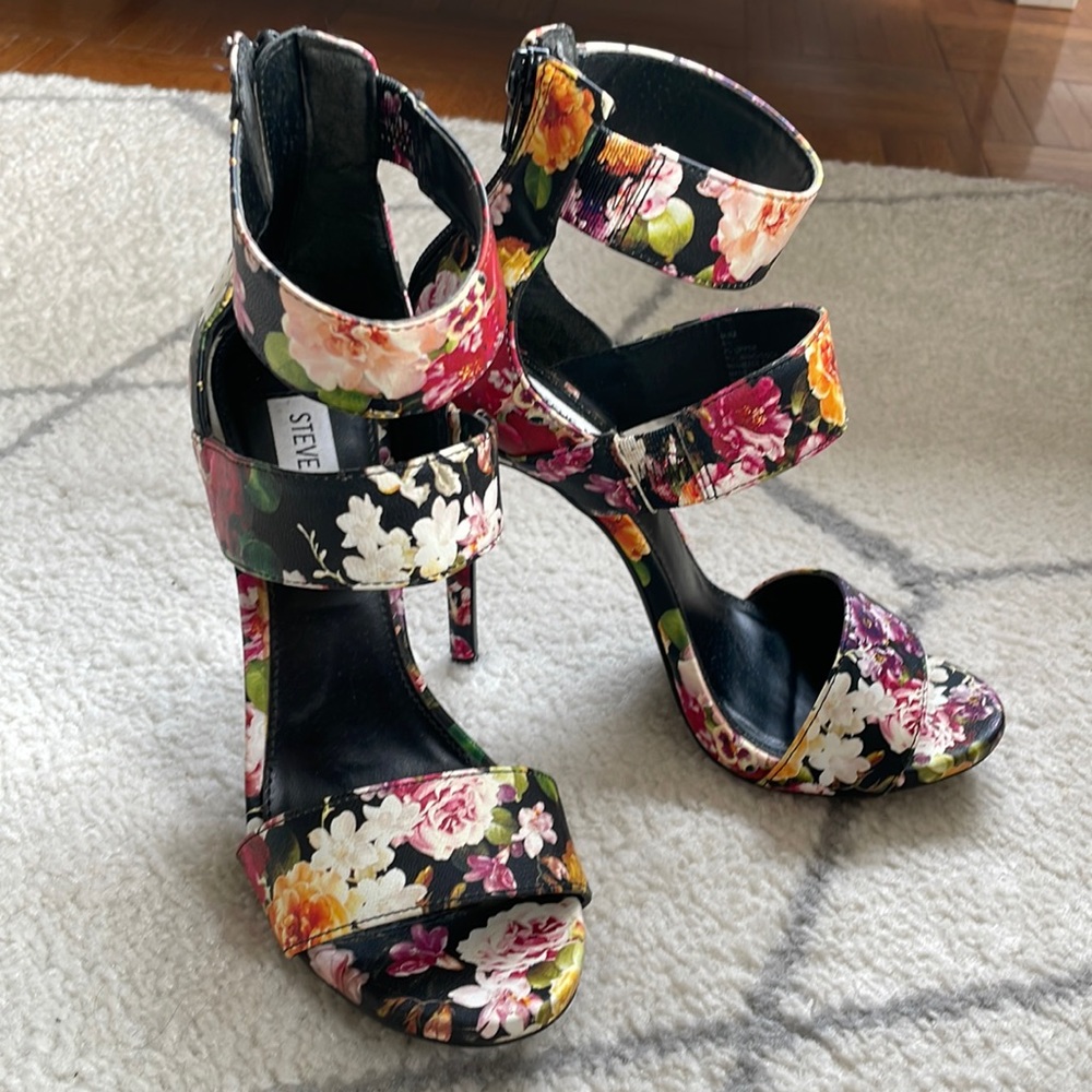 Steve Madden Milyah floral strap heels